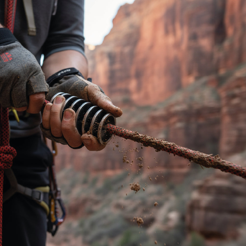 Cepillo Limpiador de Cuerdas de Escalada y Barranquismo – Acero Inoxidable | 8–13 mm